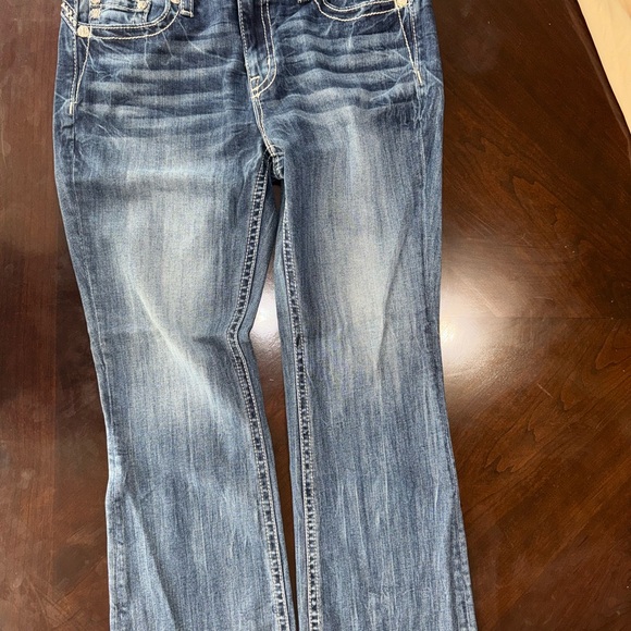 Stylish Blue Denim Jeans with Embroidered Pockets - Picture 3 of 4